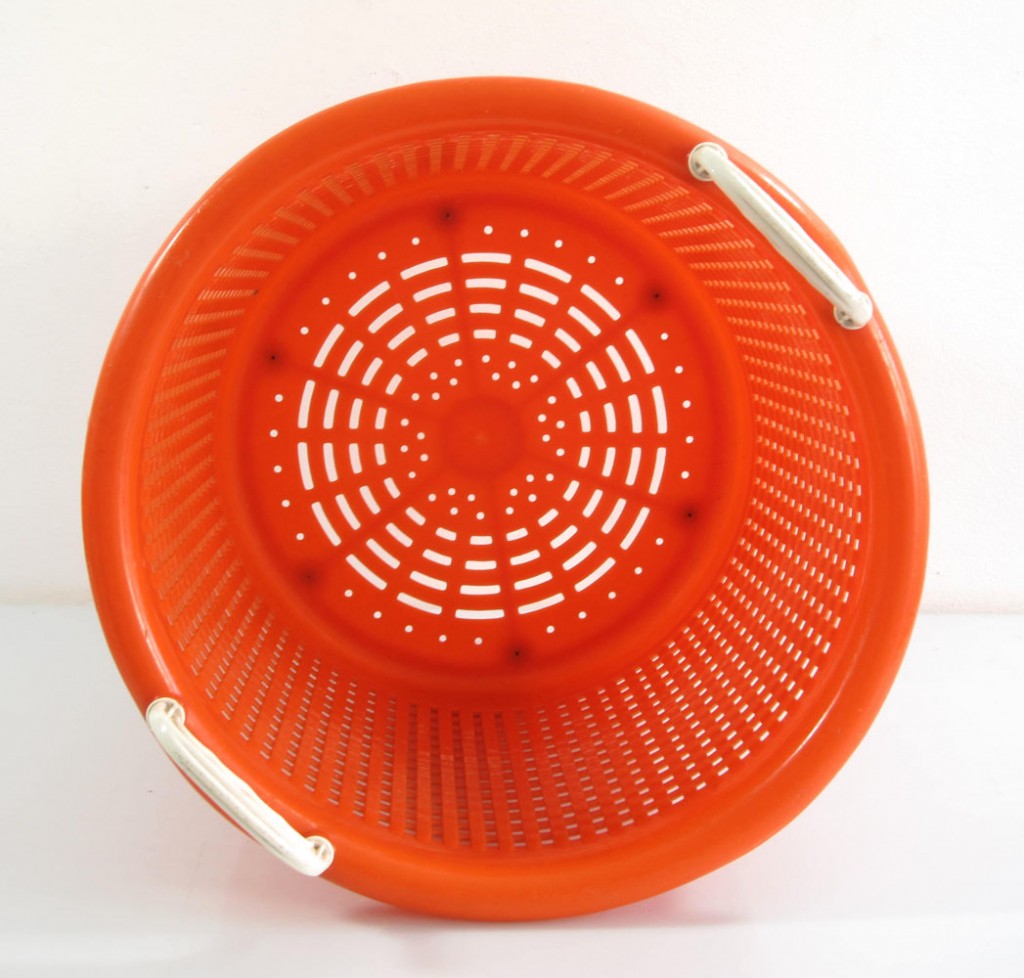 Orange plastic laundry basket sixties vintage BDF