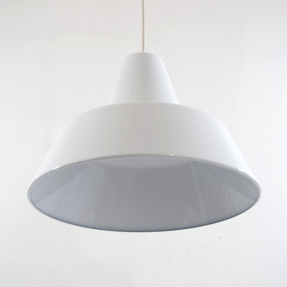 Vintage white enamelled sheet metal pendant lamp by Louis Poulsen, 1960s