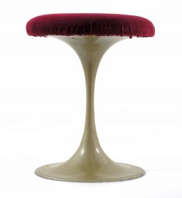 This mid-century Tulip stool was designed by Eero Saarinen. Has the original upholstery and a unique hammerite enamel lacquer paint finish. Dimensions: height 49 cm, diameter seat 39 cm.