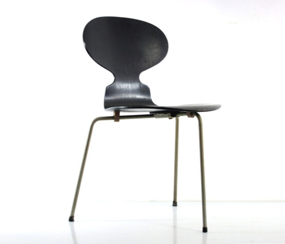 Arne Jacobsen 3 legged Ant chair Fritz Hansen