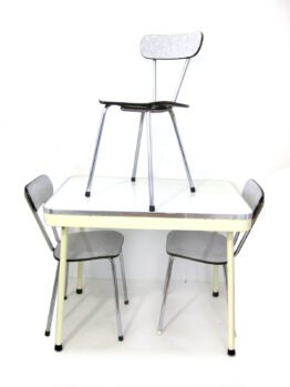American kitchen style Brabantia table with 3 chairs - Paul Schuitema Fana D3, Gispen, Raymond Loewy, Streamline, Formica