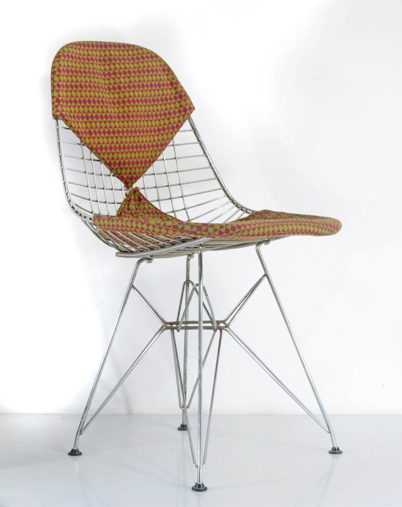 Charles and Ray Eames fifties vintage DKR-2 chair